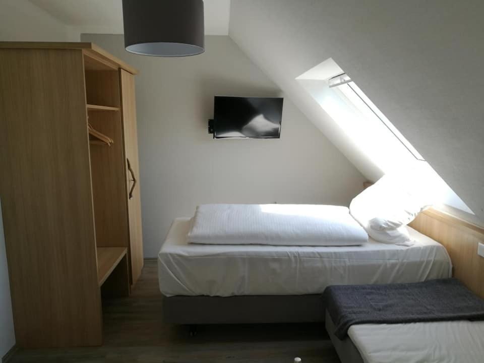 Inn Landgasthof "Zur Gemuetlichkeit" Mombris Oda fotoğraf